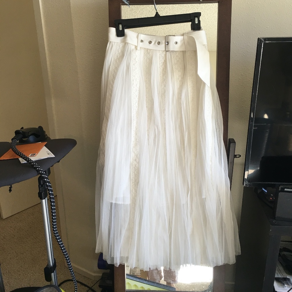 Initial lace skirt